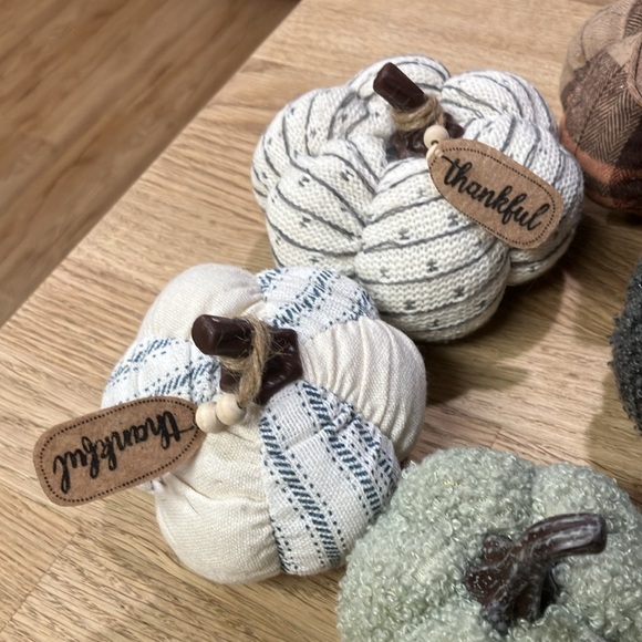 Fall set pumpkins decorations - Picture 2 of 4